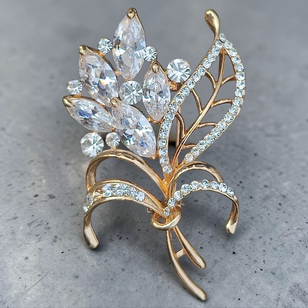 Vintage High-end Simulated Diamond Flower Bouquet Brooch